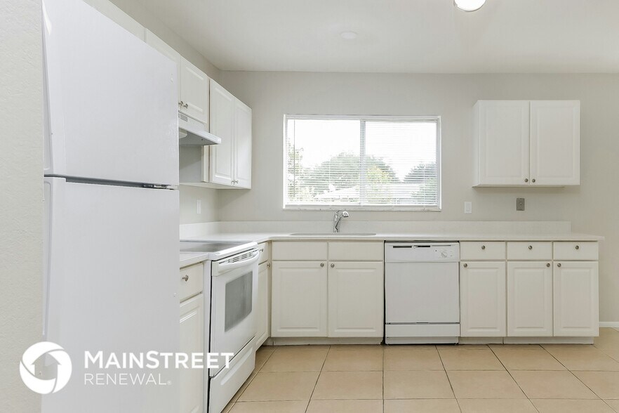 Building Photo - 349 SW Cherryhill Rd