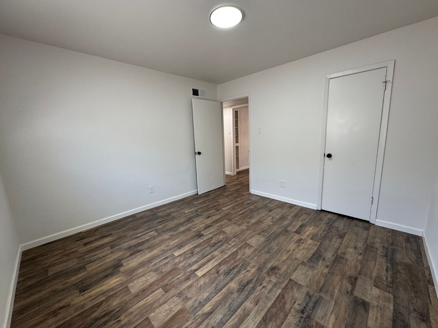 Building Photo - 611 Sunset Ln