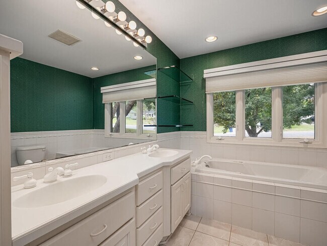 Building Photo - 6625 W Shore Dr