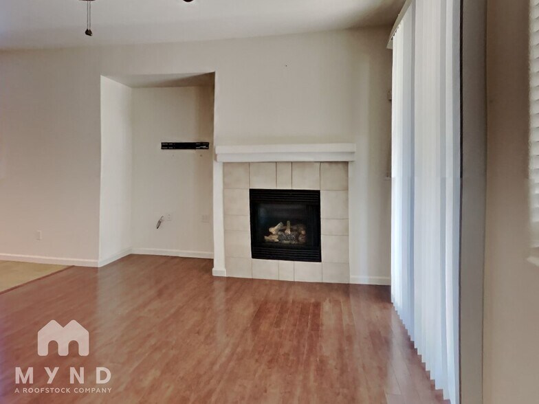 Building Photo - 10114 Upshaw Way