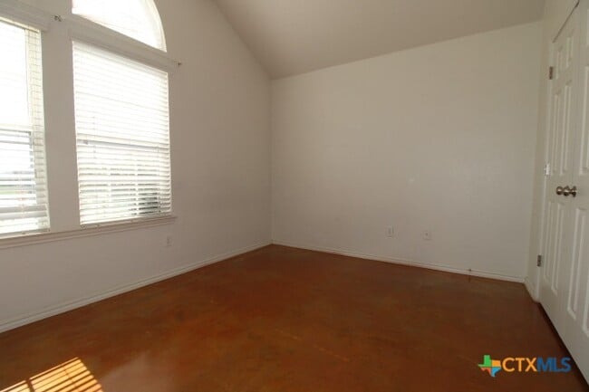 Building Photo - 401 Rainbow Court