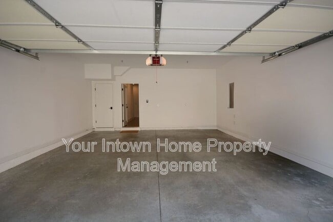 Building Photo - 550 N Highland Ave NE