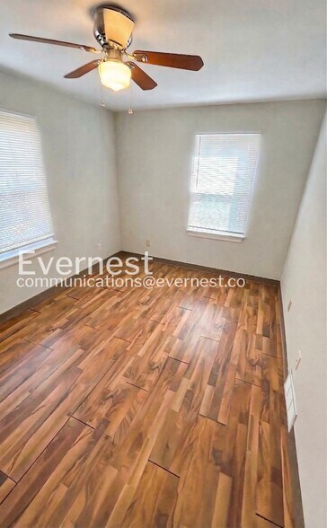 Building Photo - 9717 Dennis Dr