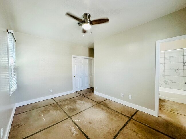 Building Photo - 1/2 Off First Full Month's Rent! Renovated...