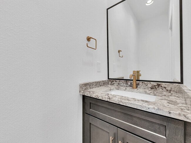 Building Photo - 252 River Valley Cir