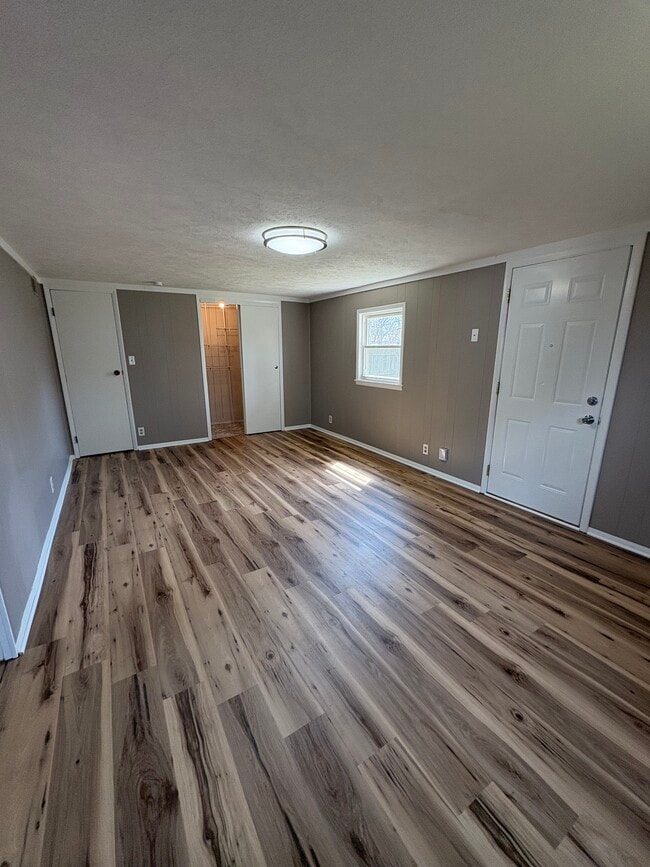 Building Photo - 645 Forest Ave