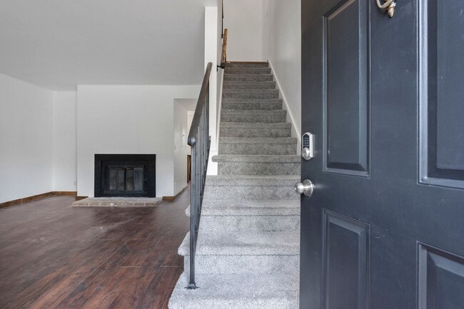 Building Photo - 2 bed 1.5 bath townhome for rent in Brentw...