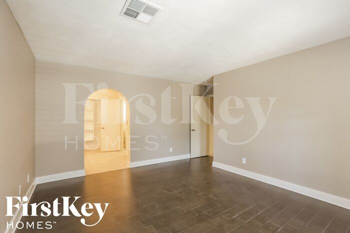 Building Photo - 7366 W Jenan Dr