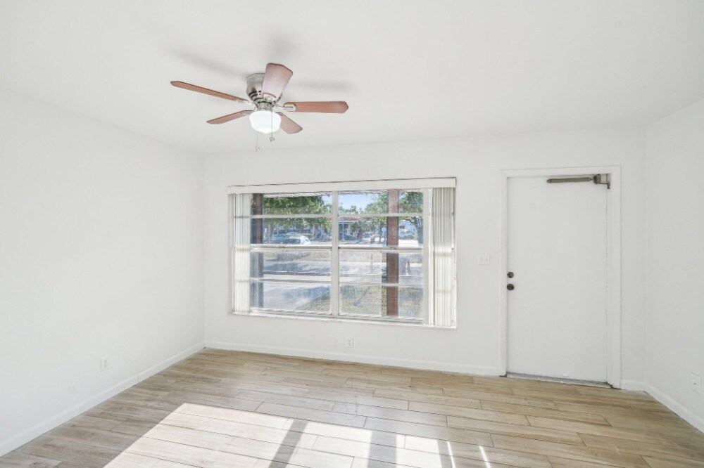 Building Photo - 4 Parkwood Villas Ct