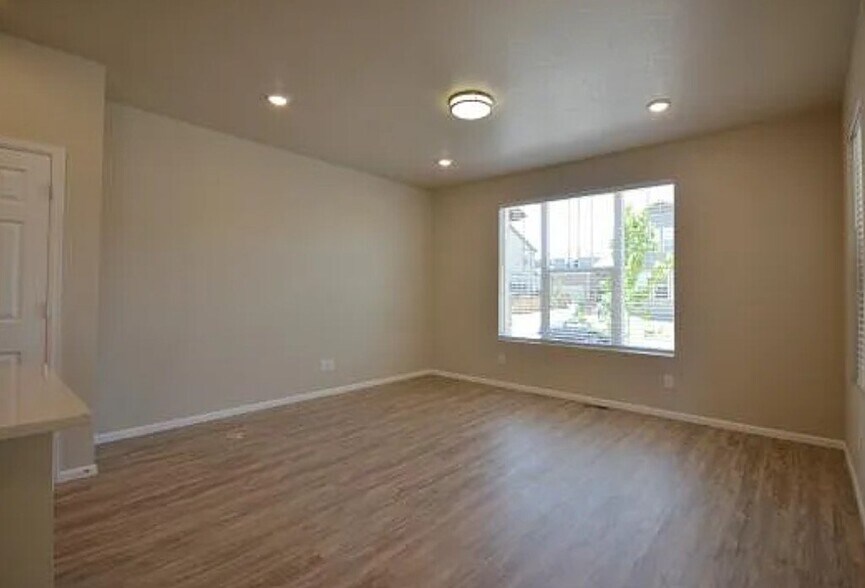 Building Photo - 8204 S Trails Edge Ct
