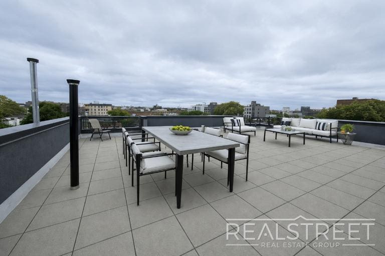 Building Photo - Tilden Avenue