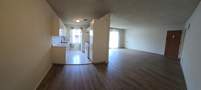Building Photo - 526 S St Andrews Pl