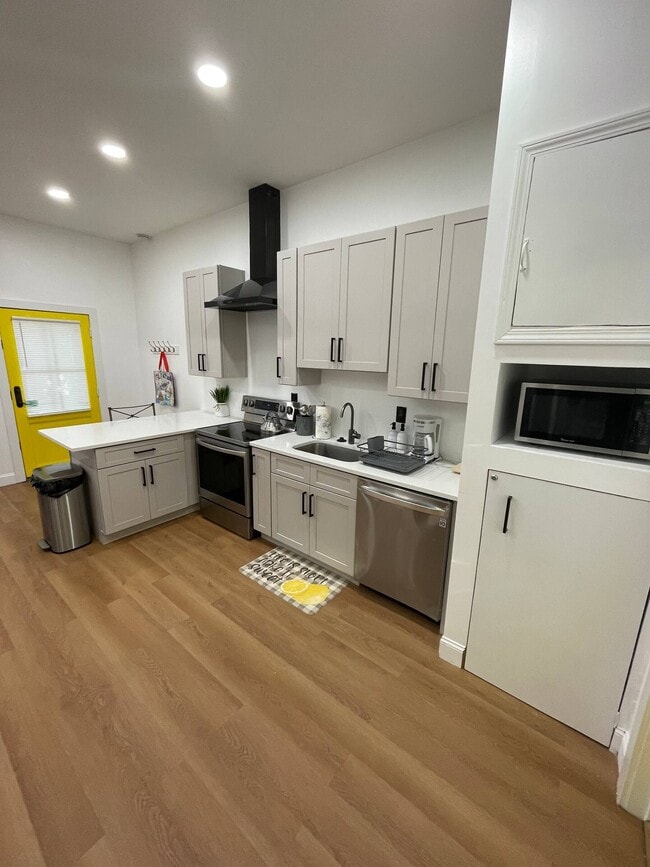 Building Photo - 1000 Longley Ave NW