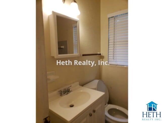 Building Photo - Single Family Residense