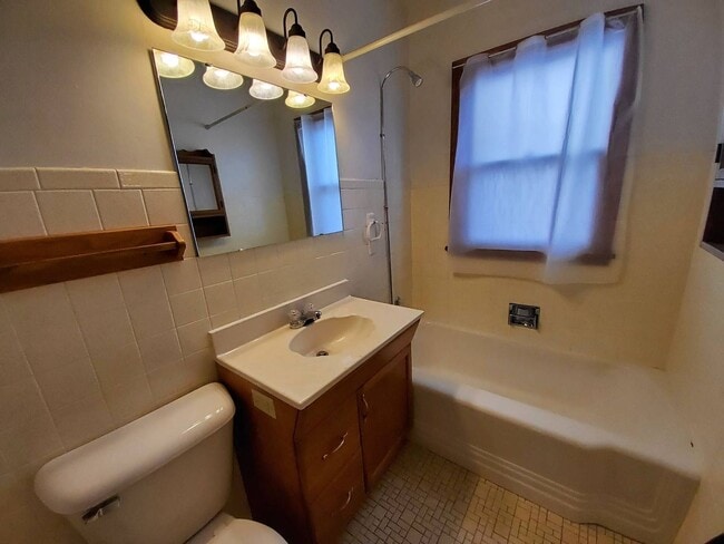 Building Photo - 1723 Harold St