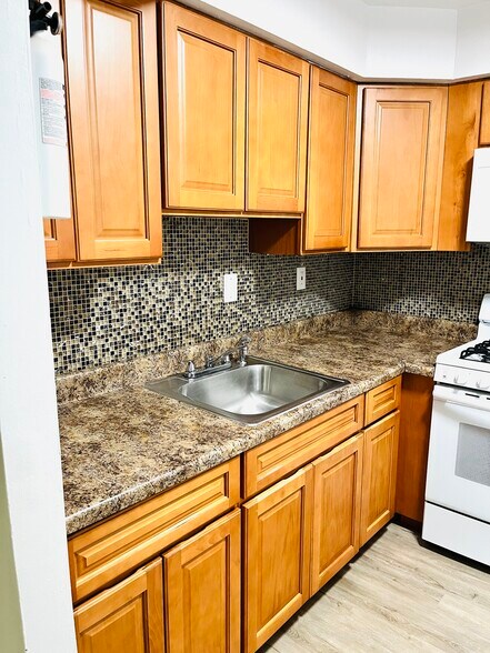 Building Photo - 8027 Rodney St