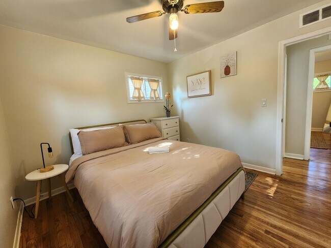 Building Photo - 2464 Greenfield Rd