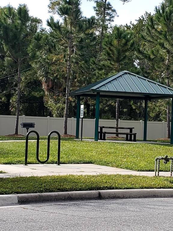 Building Photo - 9120 Tecumseh Dr