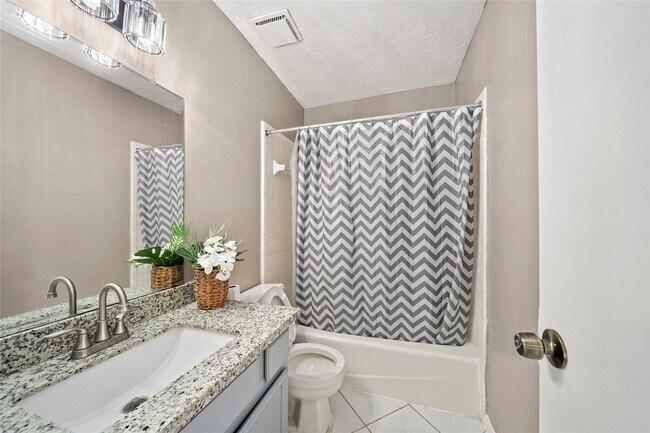 Building Photo - 9526 Langdon Ln