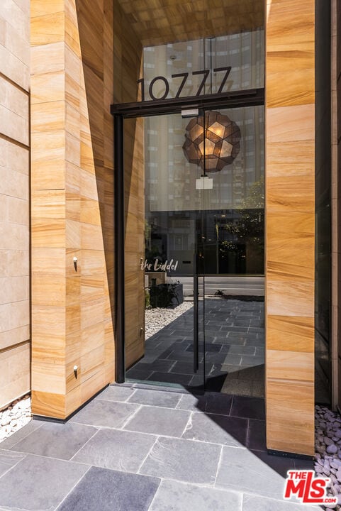 Building Photo - 10777 Wilshire Blvd