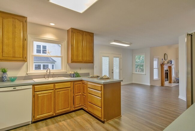 Building Photo - 3-Bedroom Home in Hillcrest Farms on Corne...