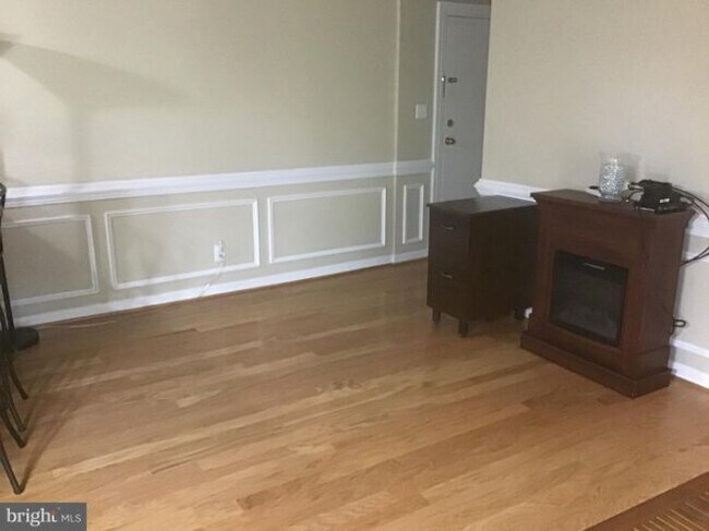 Building Photo - 4381 Americana Dr