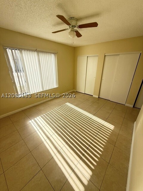 Building Photo - 3218 Coral Lake Dr