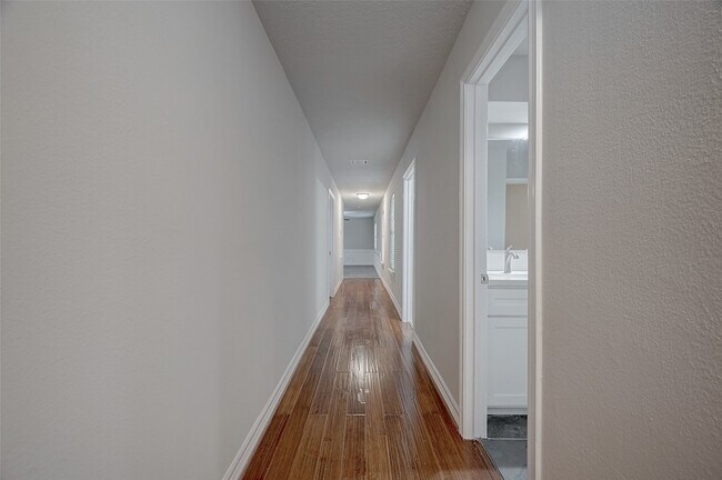 Building Photo - 919 Mockingbird Way