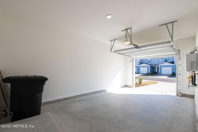 Building Photo - 259 Brandon Lks Dr