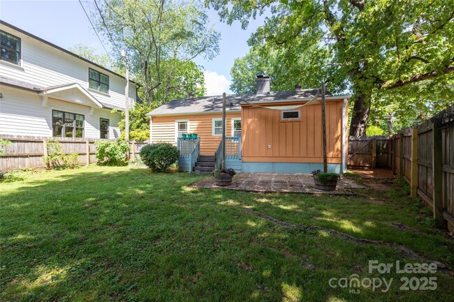 Building Photo - 3440 Oakwood Ave