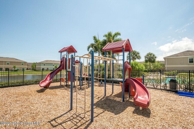 Building Photo - 2735 Revolution St