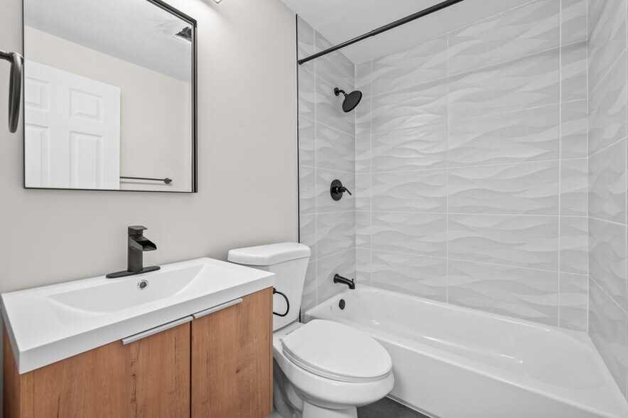 Building Photo - 60 Church St