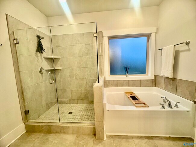 Building Photo - 91333 Monteagle Blvd SE