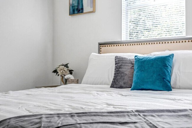 Building Photo - 111 E 1st St