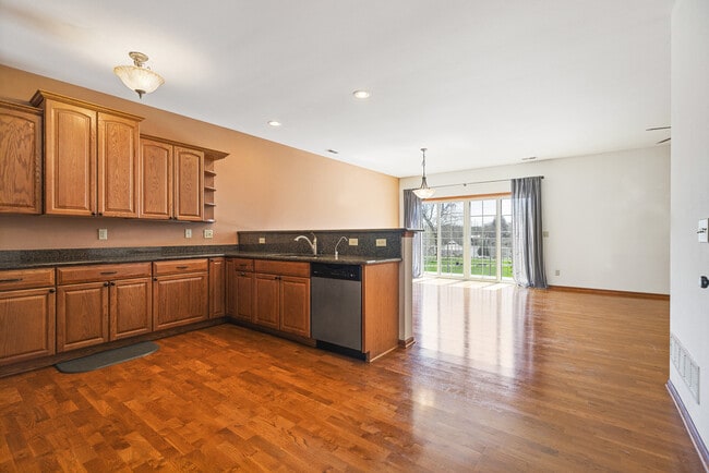 Building Photo - 161 Hawick St