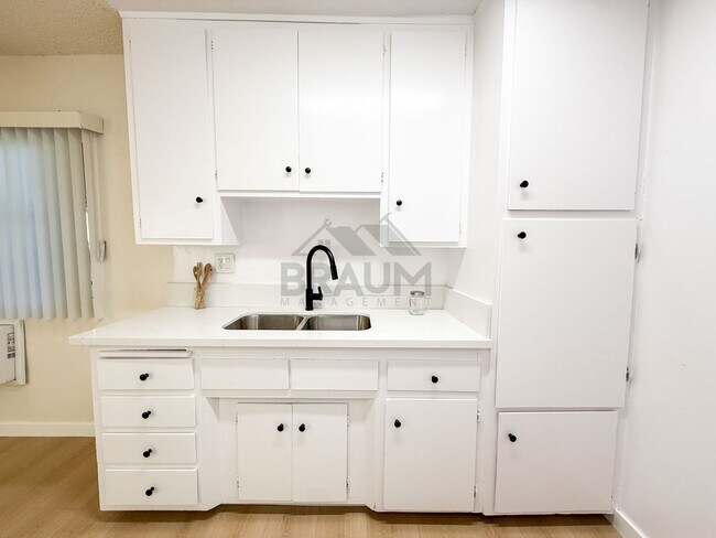 Building Photo - 6336 Tujunga Ave