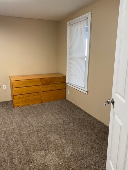 Building Photo - 233 Linden Ave