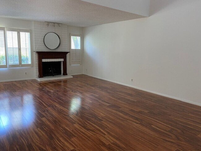 Building Photo - **Coming Soon** Modern Irvine Townhome in ...