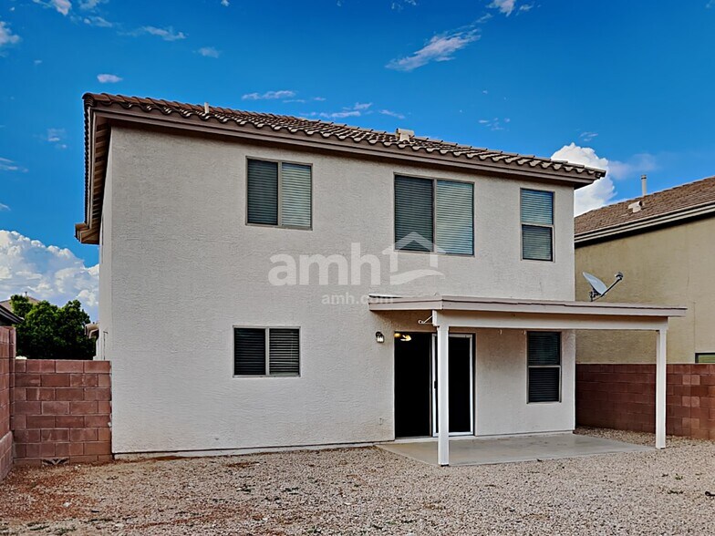 Building Photo - 765 W Flaming Arrow Dr