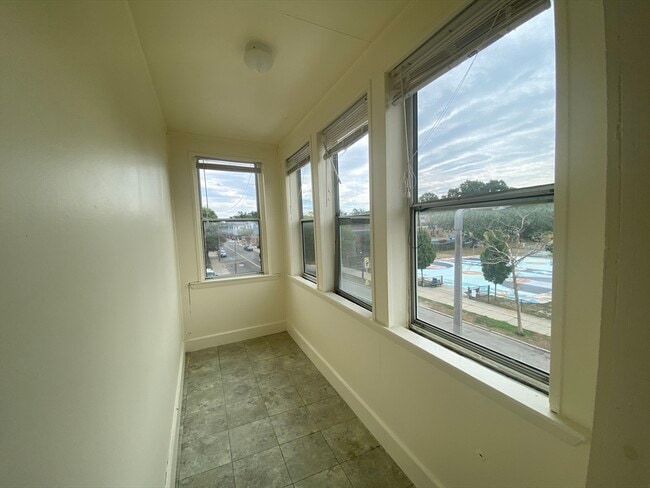 Building Photo - 130 Talbot Ave