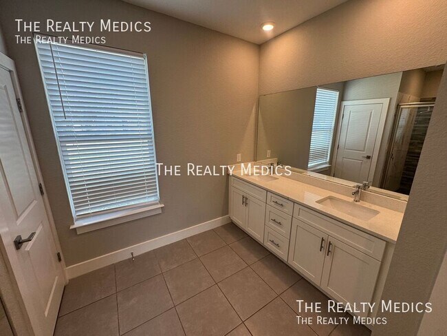 Building Photo - 310 Drum Ct