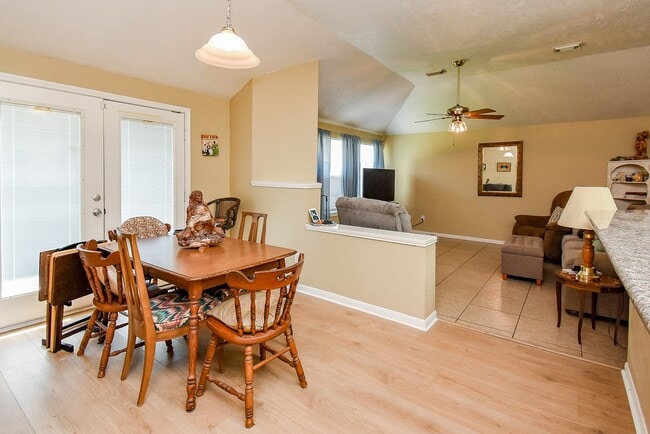 Building Photo - 14915 Willow Hearth Dr