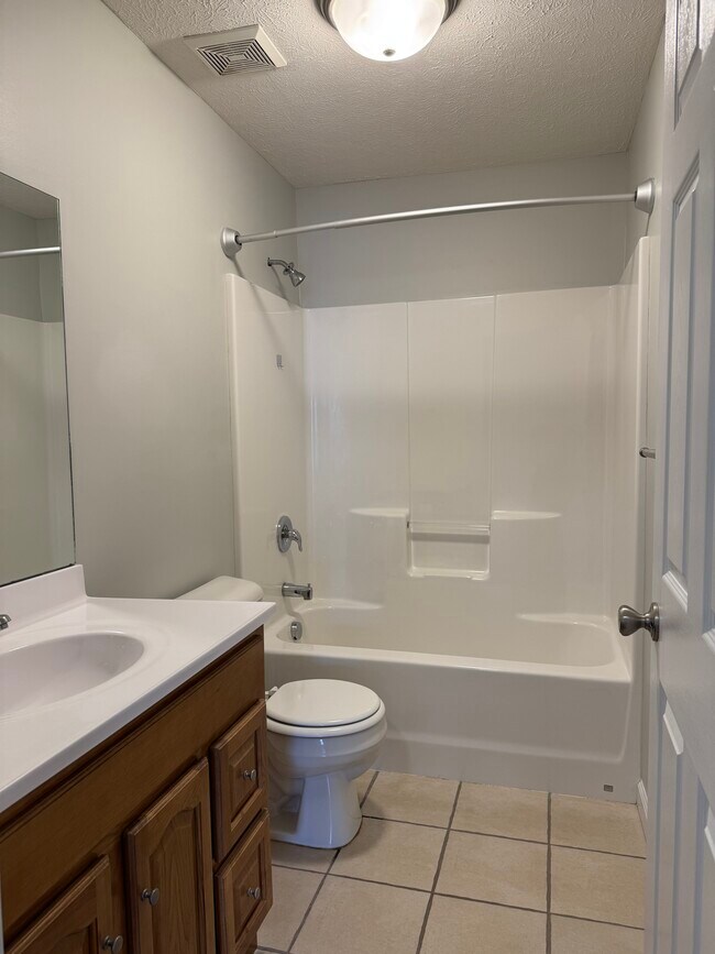 Building Photo - 143 School Side Dr