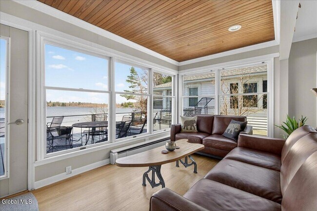 Building Photo - 15 Chase Ln