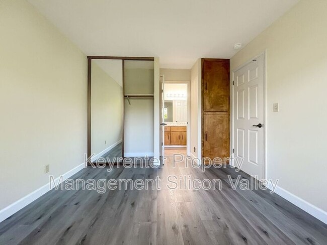 Building Photo - 1568 Willowbrae Ave.