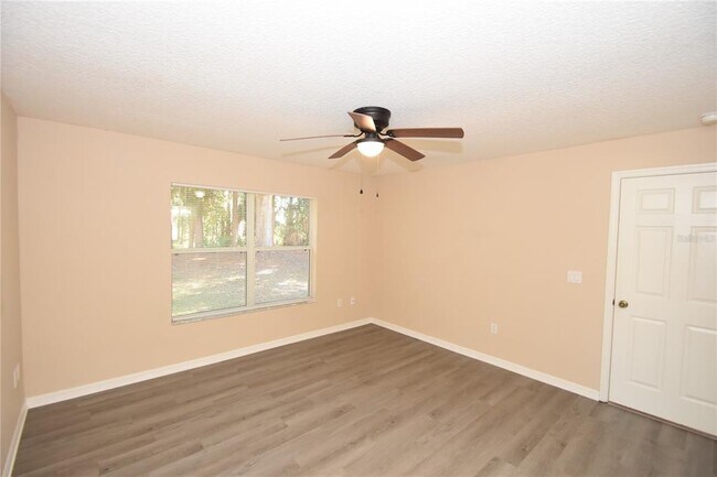 Building Photo - 8 Regency Dr