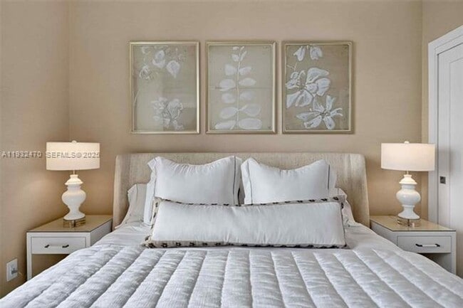 Building Photo - 700 NE 24th St