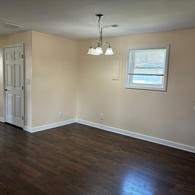 Building Photo - 4 Bedroom 3 Bath Home in Winnabow, NC