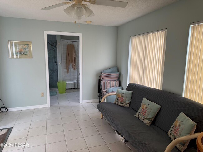 Building Photo - 604 Robin Rd