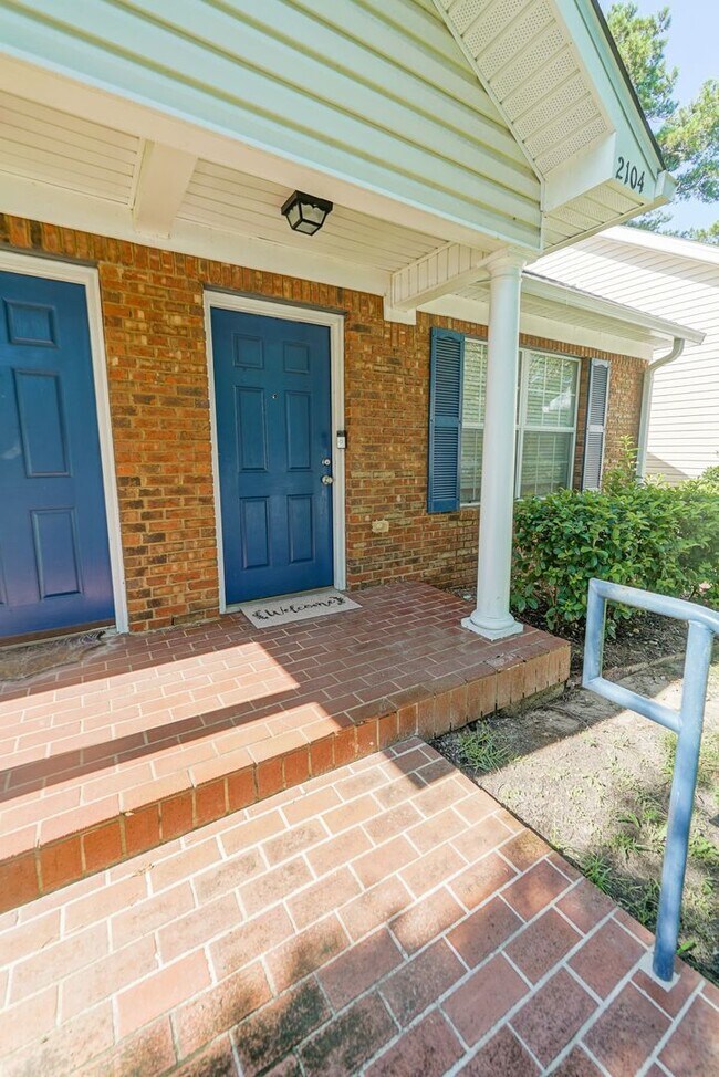 Building Photo - UPDATED 2 Bed / 2 Bath with LOFT in Summer...